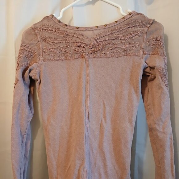 FREE PEOPLE Studded Mesh upper T-shirt Top XS Mauve Pink Scoop neck Boho LS - Picture 6 of 8